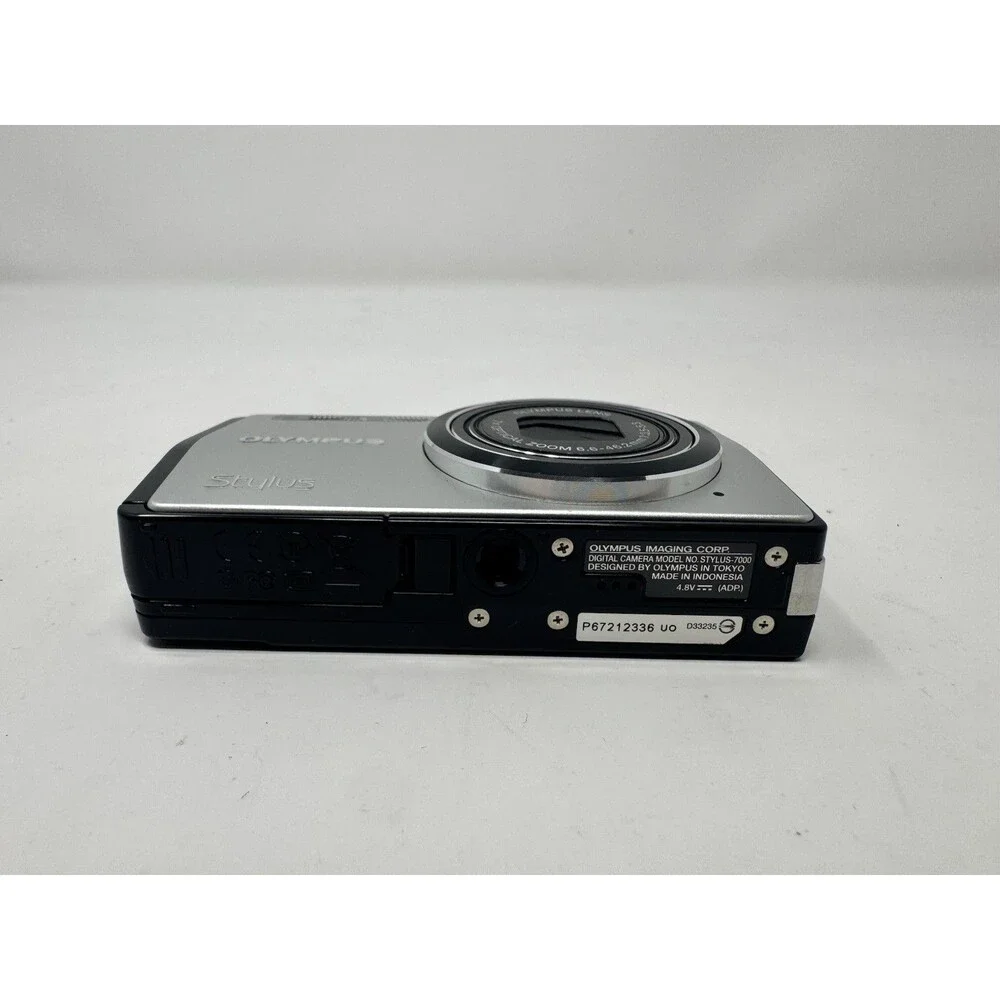 Olympus Stylus 7000 12 MP Digital Camera, 7x Optical Zoom for parts